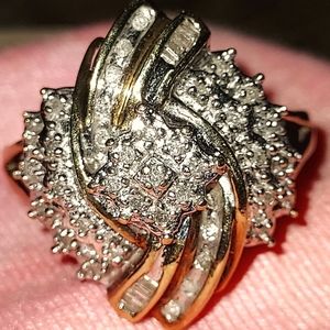 Vintage 10kt yellow diamond ring yellow gold set with different shapes and sizes